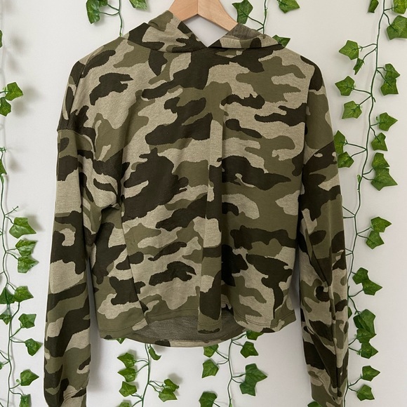 cropped camo hoodie - Picture 2 of 3